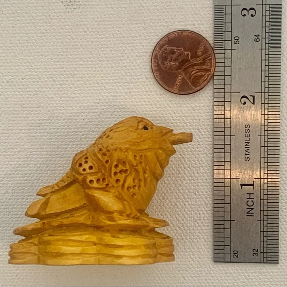 Vintage Boxwood Money Frog Netsuke Animal Figurine Hand Carved Wooden Figure 2